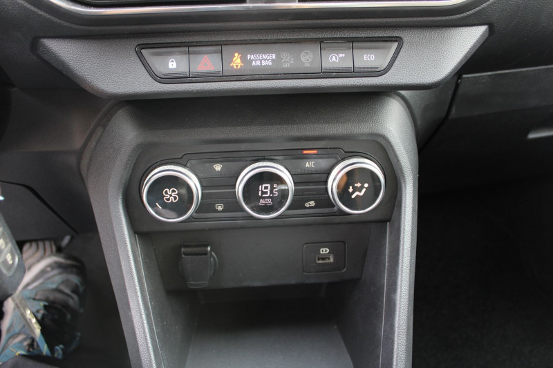 Photo 12 de l'offre de DACIA SANDERO 4 STEPWAY 90 CV TCE TURBO CLIM AUTO ABS GPS 3D USB BLUETOOTH RÃGULATEUR BOITE 6V à 12990€ chez Bougel transactions