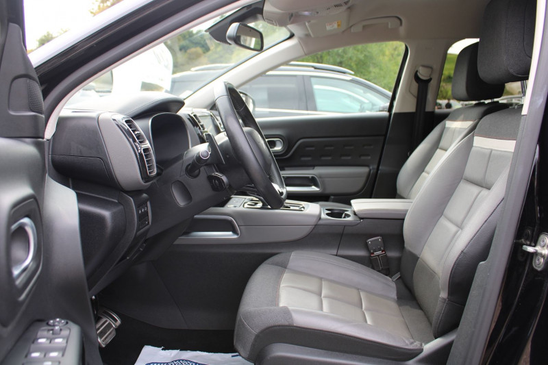 Photo 10 de l'offre de CITROEN C5 AIRCROSS SHINE PACK HDI 130 CV GPS 3D CAMÃRA USB JA 18 I-COKPIT FULL LED BOITE AUTO EAT-8 à 17800€ chez Bougel transactions
