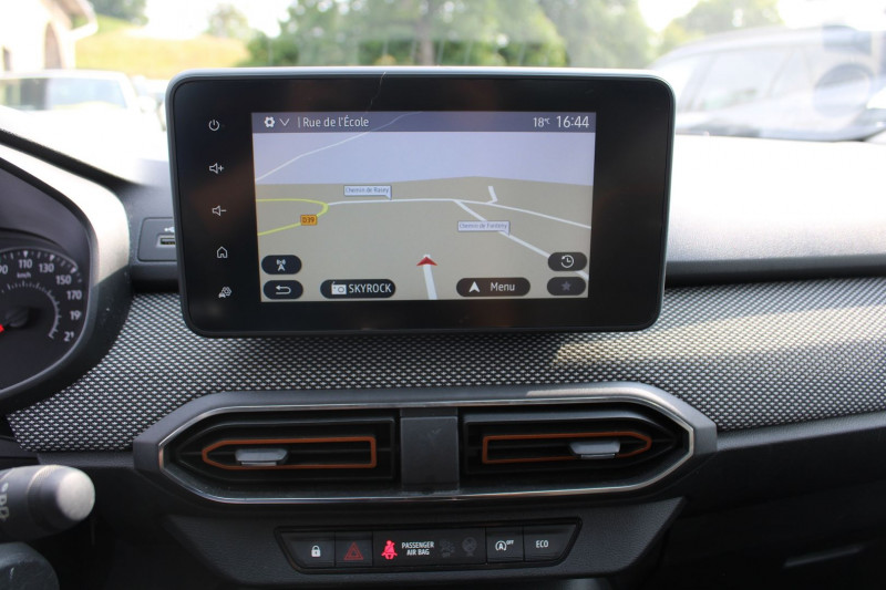 Photo 11 de l'offre de DACIA SANDERO 4 STEPWAY 90 CV TCE TURBO CLIM AUTO ABS GPS 3D USB BLUETOOTH RÃGULATEUR BOITE 6V à 12990€ chez Bougel transactions