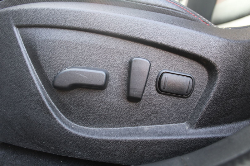 Photo 11 de l'offre de RENAULT ARKANA RS-LINE 160 CV HYBRIDE GPS 3D CAMÃRA USB JA 18 ATTELAGE I-COKPIT BOITE AUTO EDC à 23990€ chez Bougel transactions