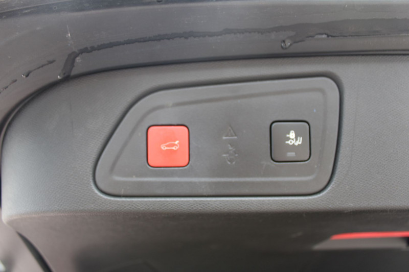 Photo 8 de l'offre de CITROEN C5 AIRCROSS SHINE PACK HDI 130 CV GPS 3D CAMÃRA USB JA 18 I-COKPIT FULL LED BOITE AUTO EAT-8 à 17800€ chez Bougel transactions