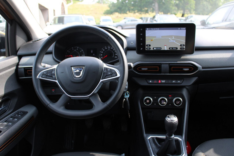 Photo 9 de l'offre de DACIA SANDERO 4 STEPWAY 90 CV TCE TURBO CLIM AUTO ABS GPS 3D USB BLUETOOTH RÃGULATEUR BOITE 6V à 12990€ chez Bougel transactions