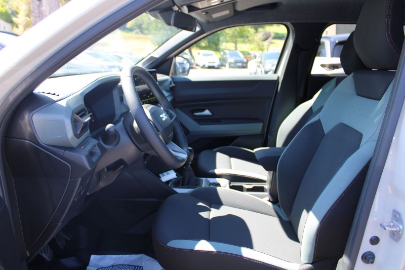 Photo 9 de l'offre de DACIA DUSTER VI EXTREME TCE 130 CV "4X4" GPS 3D AUDIO USB CAMÃRA 360Â° JA 18 I-COKPIT PACK HIVER à 28900€ chez Bougel transactions