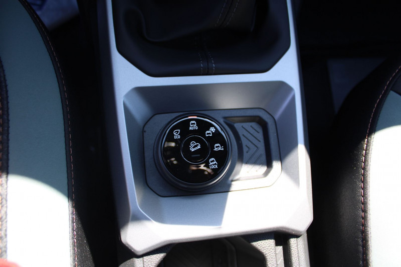 Photo 15 de l'offre de DACIA DUSTER VI EXTREME TCE 130 CV "4X4" GPS 3D AUDIO USB CAMÃRA 360Â° JA 18 I-COKPIT PACK HIVER à 28900€ chez Bougel transactions
