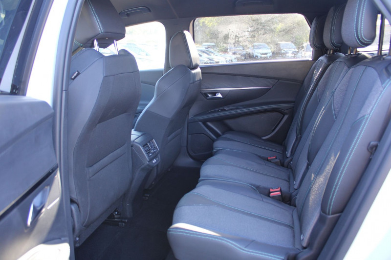 Photo 9 de l'offre de PEUGEOT 5008 PHASE 4 ALLURE PACK EAT8 BOITE AUTO PALETTE HYBRID 136 CV CAMÃRA 360 MI CUIR  7 PLACES à 28900€ chez Bougel transactions