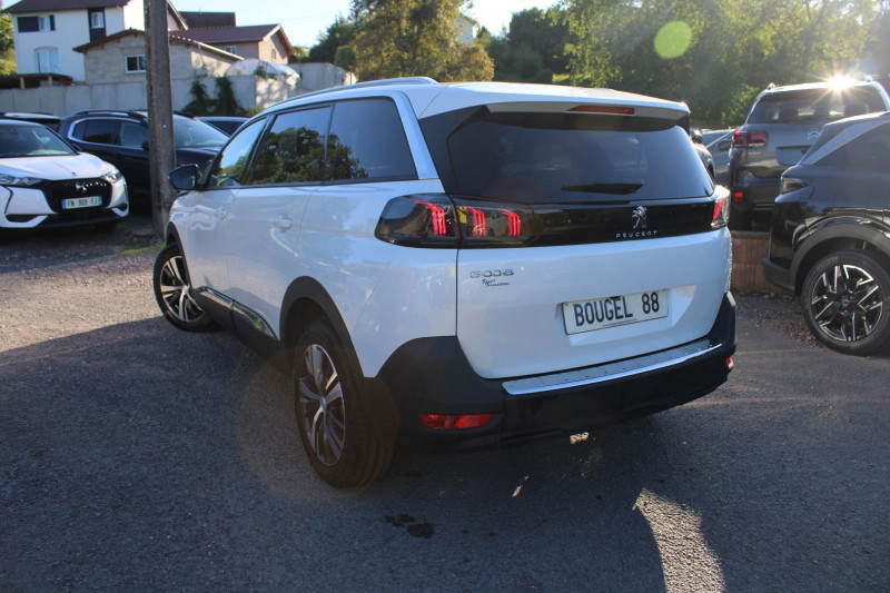 Photo 3 de l'offre de PEUGEOT 5008 PHASE 4 ALLURE PACK EAT8 BOITE AUTO PALETTE HYBRID 136 CV CAMÃRA 360 MI CUIR  7 PLACES à 28900€ chez Bougel transactions
