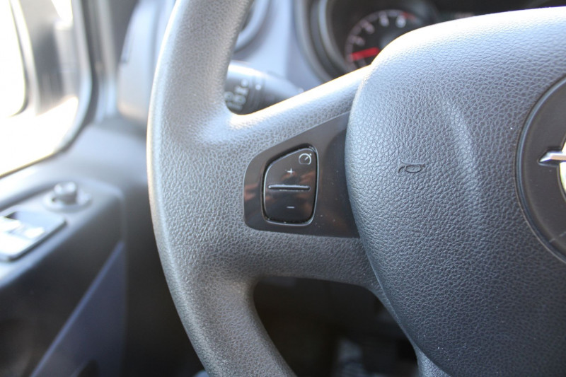 Photo 10 de l'offre de OPEL VIVARO COMBI L2 H1 CDTI 125 CV "6 PLACES" GPS CAMÃRA GRIP USB BLUETOOTH ATTELAGE RÃGULATEUR à 18900€ chez Bougel transactions