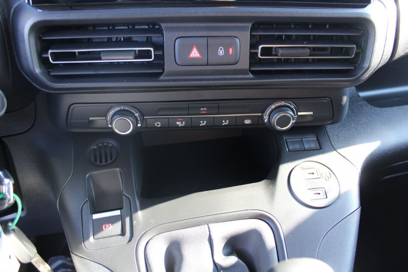 Photo 11 de l'offre de CITROEN BERLINGO 5 HDI 100 CV AFFAIRE "3 PLACES" RÃGULATEUR GPS CARPLAY BLUETOOTH TVA=17920 E HT à 21500€ chez Bougel transactions