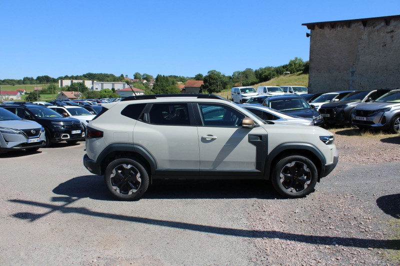 Photo 5 de l'offre de DACIA DUSTER VI EXTREME TCE 130 CV "4X4" GPS 3D AUDIO USB CAMÃRA 360Â° JA 18 I-COKPIT PACK HIVER à 28900€ chez Bougel transactions
