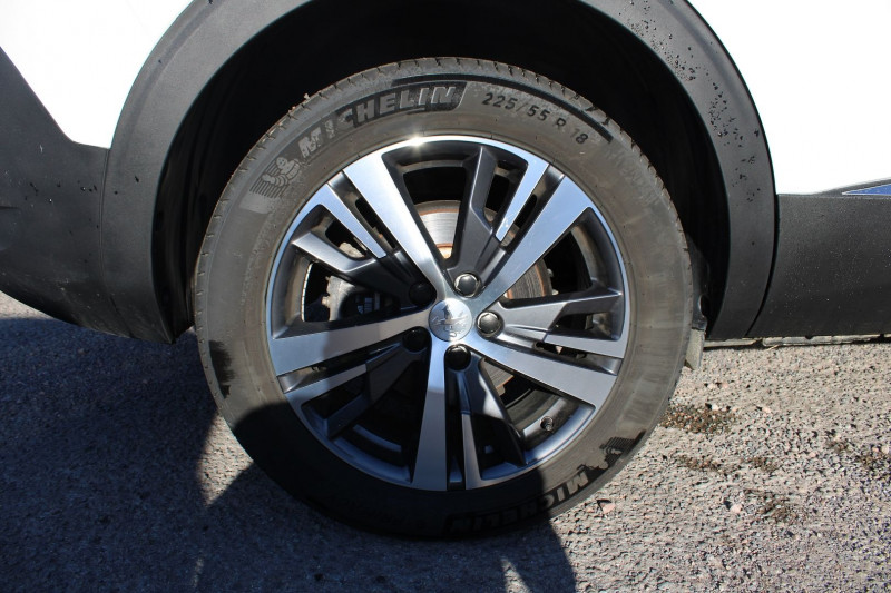 Photo 7 de l'offre de PEUGEOT 5008 PHASE 4 ALLURE PACK EAT8 BOITE AUTO PALETTE HYBRID 136 CV CAMÃRA 360 MI CUIR  7 PLACES à 28900€ chez Bougel transactions