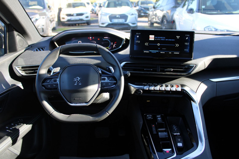 Photo 10 de l'offre de PEUGEOT 5008 PHASE 4 ALLURE PACK EAT8 BOITE AUTO PALETTE HYBRID 136 CV CAMÃRA 360 MI CUIR  7 PLACES à 28900€ chez Bougel transactions