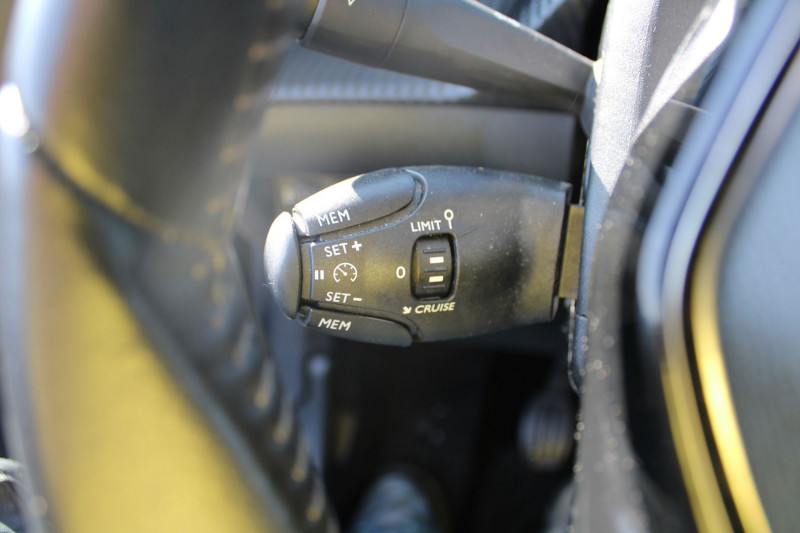 Photo 10 de l'offre de PEUGEOT 208 III ESSENCE 100 CV ACTIVE GPS MIRROR LINK BLUETOOTH RÃGULATEUR RADARS  BOITE 6V à 12500€ chez Bougel transactions