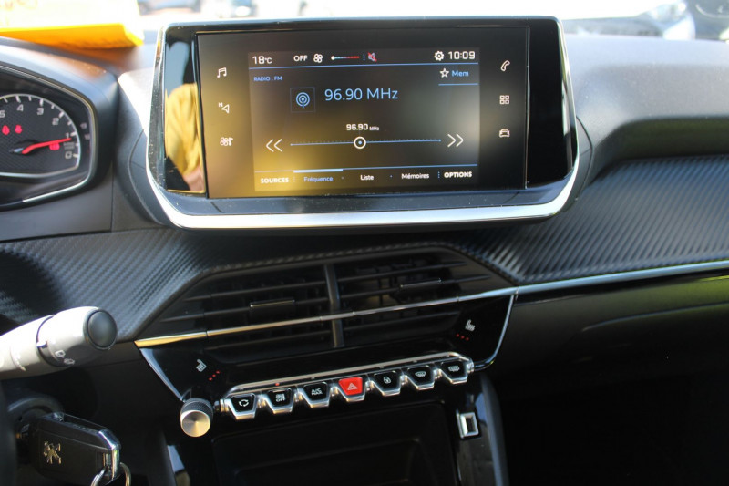 Photo 11 de l'offre de PEUGEOT 208 III ESSENCE 100 CV ACTIVE GPS MIRROR LINK BLUETOOTH RÃGULATEUR RADARS  BOITE 6V à 12500€ chez Bougel transactions