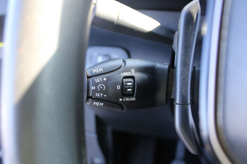 Photo 9 de l'offre de PEUGEOT PARTNER 4 AFFAIRE 1L6 HDI 100 CV PREMIUM PACK USB GPS 3D CAMÃRA JA 16 BLUETOOTH RÃGULATEUR à 12500€ chez Bougel transactions