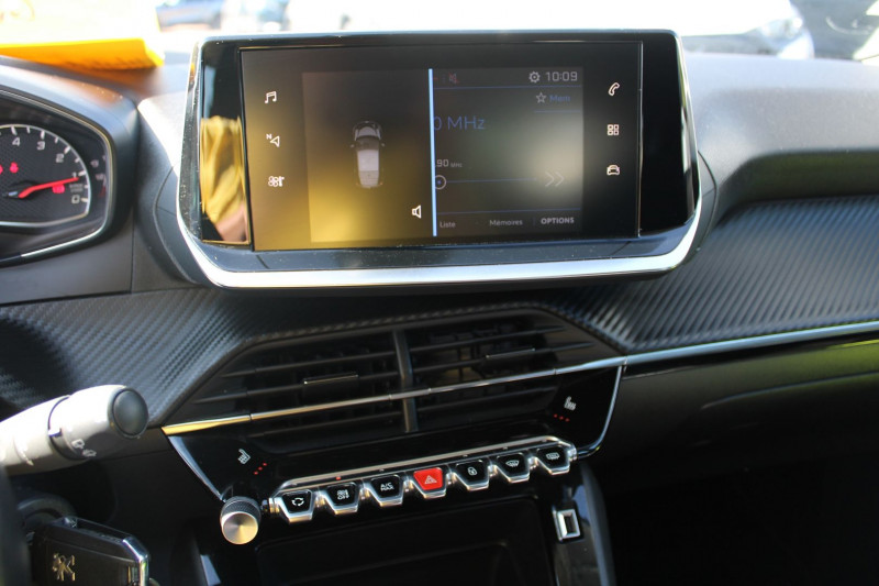 Photo 12 de l'offre de PEUGEOT 208 III ESSENCE 100 CV ACTIVE GPS MIRROR LINK BLUETOOTH RÃGULATEUR RADARS  BOITE 6V à 12500€ chez Bougel transactions