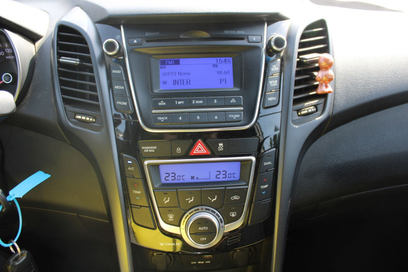 Photo 12 de l'offre de HYUNDAI I30 1L6 CRDI 110 CV EDITION GO! CLIM USB JA 16 AUDIO MP3 RADAR BLUETOOTH RÃGULATEUR à 10990€ chez Bougel transactions