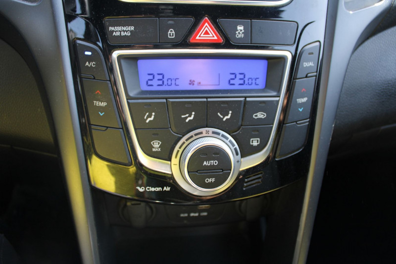 Photo 14 de l'offre de HYUNDAI I30 1L6 CRDI 110 CV EDITION GO! CLIM USB JA 16 AUDIO MP3 RADAR BLUETOOTH RÃGULATEUR à 10990€ chez Bougel transactions