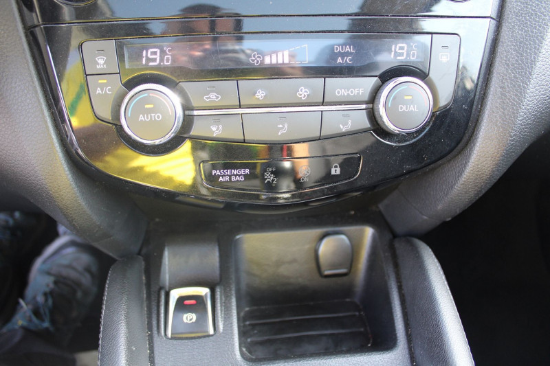 Photo 17 de l'offre de NISSAN QASHQAI III N-CONNECTA 1L5 DCI 110 CV GPS 3D CAMÃRA 360Â° MP3 USB JA 18 TOIT PANO RÃGULATEUR à 10990€ chez Bougel transactions