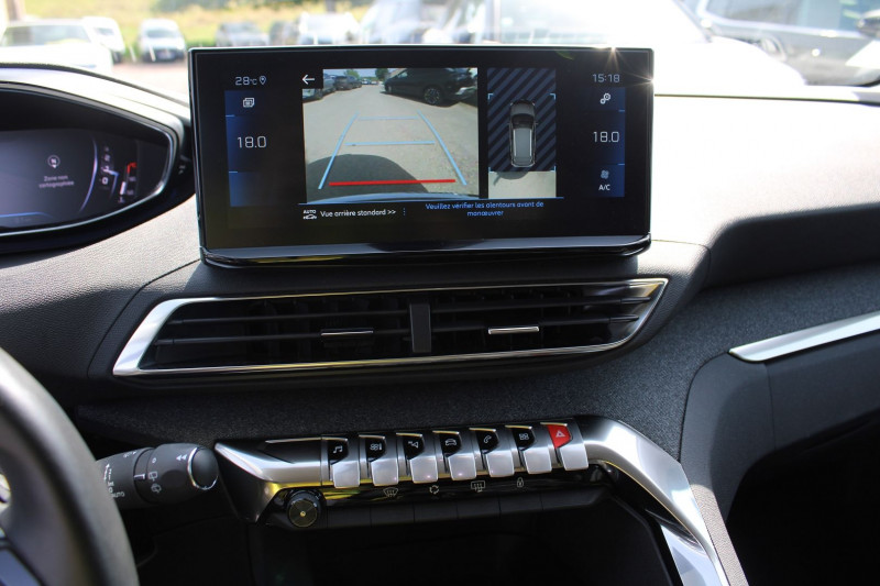 Photo 16 de l'offre de PEUGEOT 3008 PHASE 4 ALLURE 130 CV GPS 3D CAMÃRA JA 18 I-COKPIT FULL LED RÃGULATEUR BOITE AUTO EAT-8 à 18990€ chez Bougel transactions
