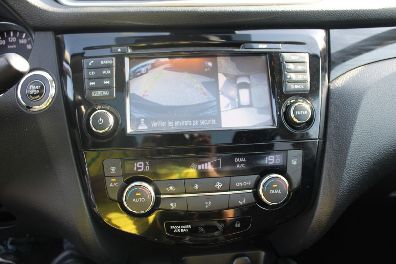 Photo 15 de l'offre de NISSAN QASHQAI III N-CONNECTA 1L5 DCI 110 CV GPS 3D CAMÃRA 360Â° MP3 USB JA 18 TOIT PANO RÃGULATEUR à 10990€ chez Bougel transactions