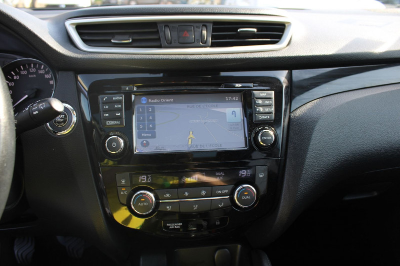 Photo 13 de l'offre de NISSAN QASHQAI III N-CONNECTA 1L5 DCI 110 CV GPS 3D CAMÃRA 360Â° MP3 USB JA 18 TOIT PANO RÃGULATEUR à 10990€ chez Bougel transactions