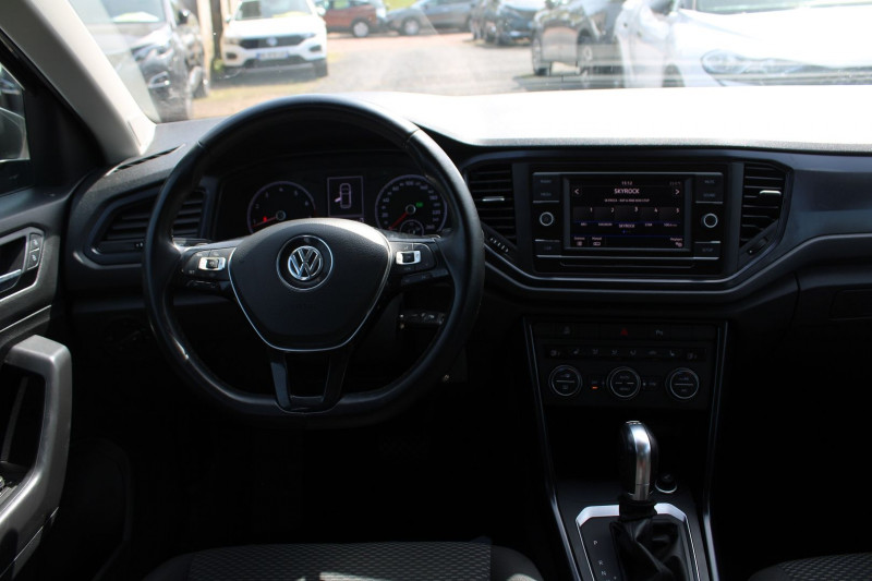 Photo 10 de l'offre de VOLKSWAGEN T-ROC LOUNGE TSI 150 CV ÃCRAB TACTILE MP3 JA 16 USB RADAR RÃGULATEUR BOITE AUTO DSG-7 à 18990€ chez Bougel transactions