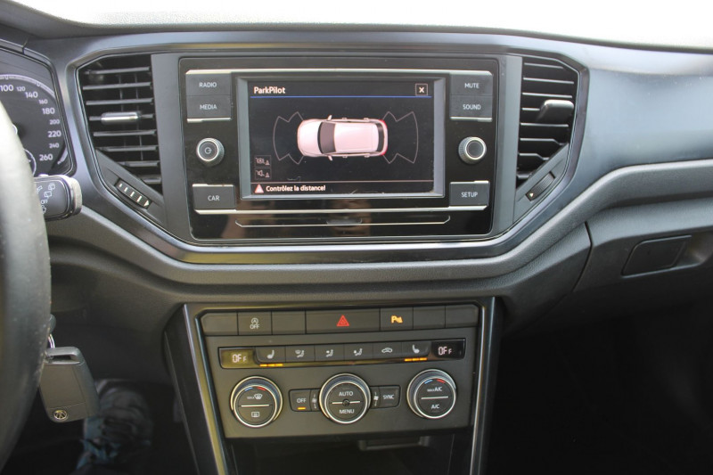 Photo 13 de l'offre de VOLKSWAGEN T-ROC LOUNGE TSI 150 CV ÃCRAB TACTILE MP3 JA 16 USB RADAR RÃGULATEUR BOITE AUTO DSG-7 à 18990€ chez Bougel transactions