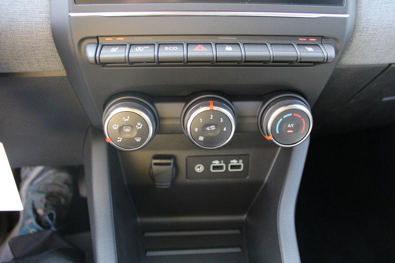 Photo 14 de l'offre de RENAULT CLIO VI EVOLUTION DIESEL BLUEDCI 100 CV BOITE 6V CAMÃRA USB GPS LINK BLUETOOTH FULL LEDS à 20900€ chez Bougel transactions