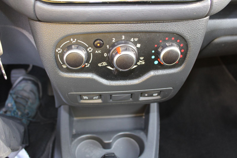 Photo 13 de l'offre de DACIA LODGY LAURÃATE DCI 95 CV 7 PLACES BOITE 6V GPS USB RÃGULATEUR BLUETOOTH CLIMAT  ABS à 15200€ chez Bougel transactions