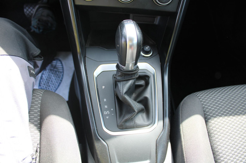 Photo 15 de l'offre de VOLKSWAGEN T-ROC LOUNGE TSI 150 CV ÃCRAB TACTILE MP3 JA 16 USB RADAR RÃGULATEUR BOITE AUTO DSG-7 à 18990€ chez Bougel transactions