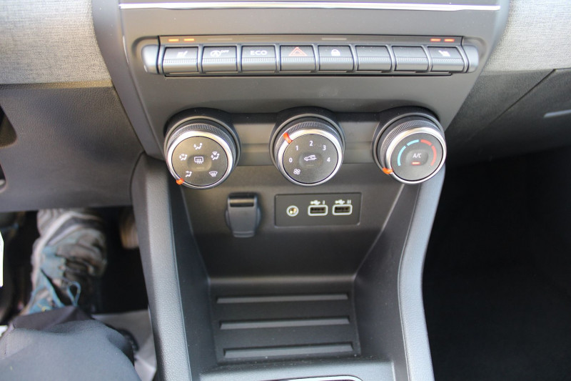 Photo 13 de l'offre de RENAULT CLIO VI EVOLUTION DIESEL BLUEDCI 100 CV BOITE 6V CAMÃRA USB GPS LINK BLUETOOTH FULL LEDS à 20900€ chez Bougel transactions