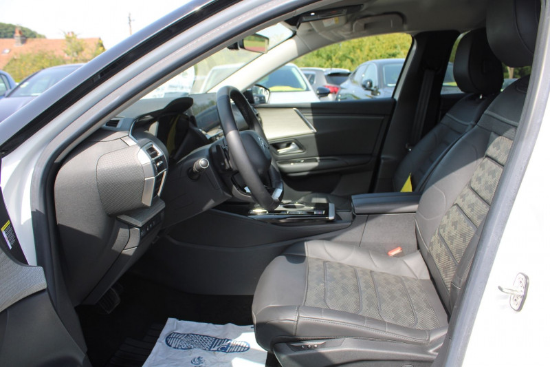 Photo 9 de l'offre de CITROEN C5 X HYBRIDE ETENSE 180CV RECHARGEABLE SHINE EAT8 BOITE AUTO GRAND GPS CUIR FULL LEDS à 26900€ chez Bougel transactions
