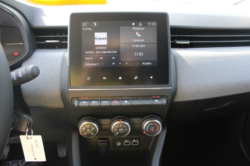 Photo 12 de l'offre de RENAULT CLIO VI EVOLUTION DIESEL BLUEDCI 100 CV BOITE 6V CAMÃRA USB GPS LINK BLUETOOTH FULL LEDS à 20900€ chez Bougel transactions