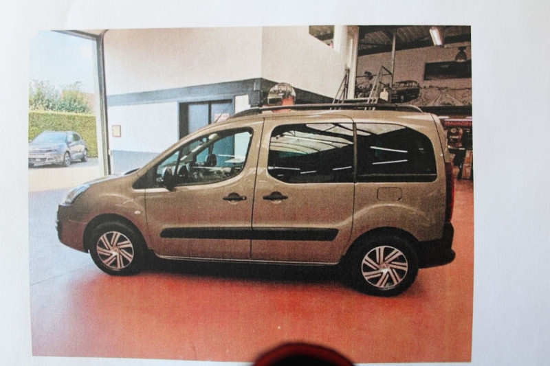 Photo 3 de l'offre de CITROEN BERLINGO III MULTISPACE BLUEHDI 100 CV BOITE AUTO CAMÃRA GPS USB RADARS RÃGULATEUR BLUETOOTH à 14390€ chez Bougel transactions