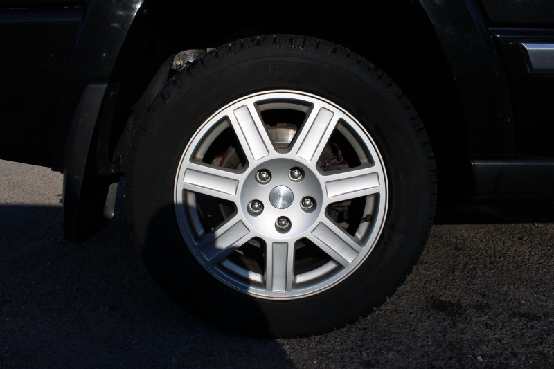 Photo 8 de l'offre de JEEP COMMANDER 3.0 CRD OVERLAND  4X4 218 CH à 23900€ chez Bougel transactions