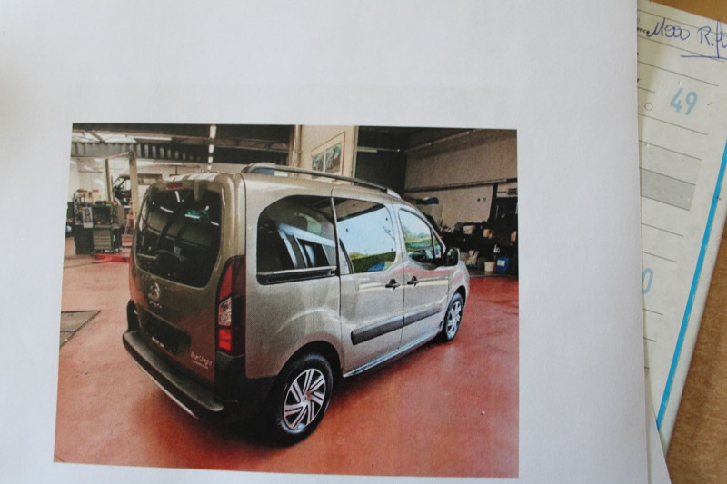 Photo 8 de l'offre de CITROEN BERLINGO III MULTISPACE BLUEHDI 100 CV BOITE AUTO CAMÃRA GPS USB RADARS RÃGULATEUR BLUETOOTH à 14390€ chez Bougel transactions
