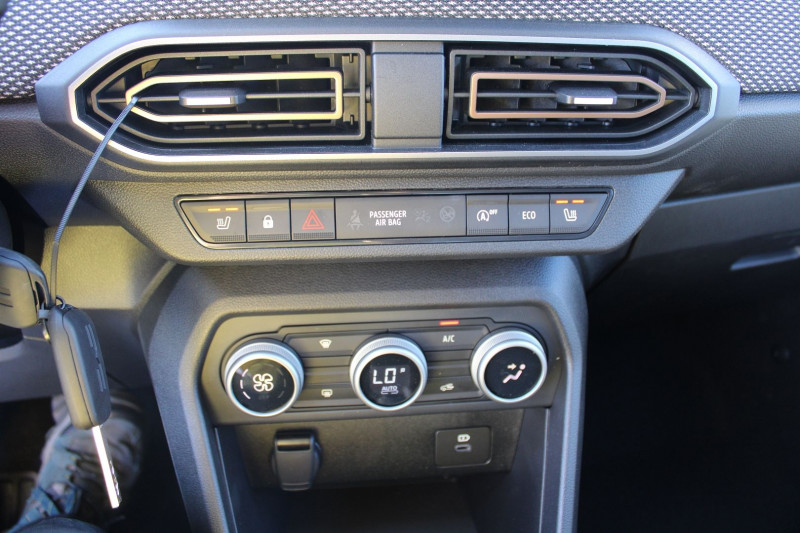 Photo 14 de l'offre de DACIA SANDERO 5 STEPWAY ECO GPL 100 CV EXPRESSION USB CAMÃRA GPS 3D FULL LED PK HIVER RÃGULATEUR à 18500€ chez Bougel transactions