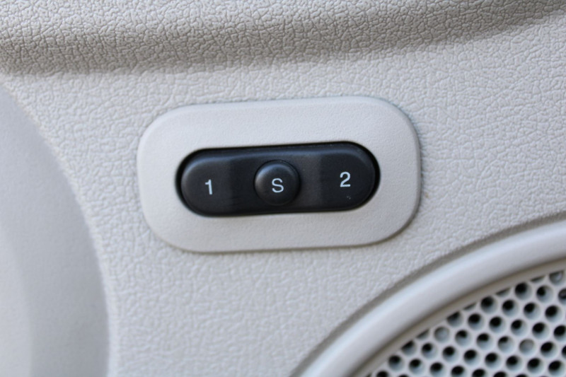 Photo 17 de l'offre de JEEP COMMANDER 3.0 CRD OVERLAND  4X4 218 CH à 23900€ chez Bougel transactions