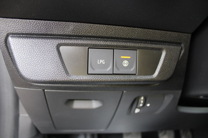 Photo 10 de l'offre de DACIA SANDERO 5 STEPWAY ECO GPL 100 CV EXPRESSION USB CAMÃRA GPS 3D FULL LED PK HIVER RÃGULATEUR à 18500€ chez Bougel transactions