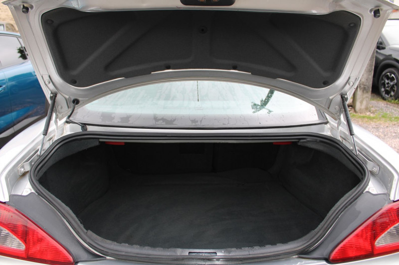 Photo 6 de l'offre de PEUGEOT 406 COUPE 2L2 HDI 136 CV PACK CUIR CHAUFFANT CLIM AUTO JA 16 MÃTAL RÃGULATEUR ORDI DE BORD à 9990€ chez Bougel transactions