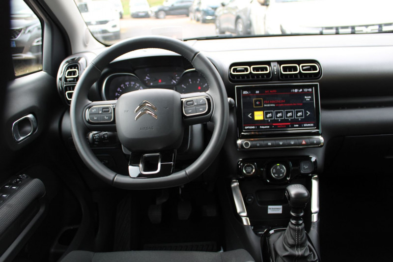 Photo 10 de l'offre de CITROEN C3 AIRCROSS II ESSENCE 110 SHINE MAX CAMÃRA GPS 3D CLIM AUTO GRIPP CONTROL JANTES ALU  USB  BV6 à 15200€ chez Bougel transactions