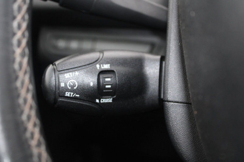 Photo 10 de l'offre de PEUGEOT 208 ALLURE 1L6 VTI 120 CV ÃCRAN TACTILE AUDIO USB JA 16 RADAR BLUETOOTH RÃGULATEUR à 6800€ chez Bougel transactions