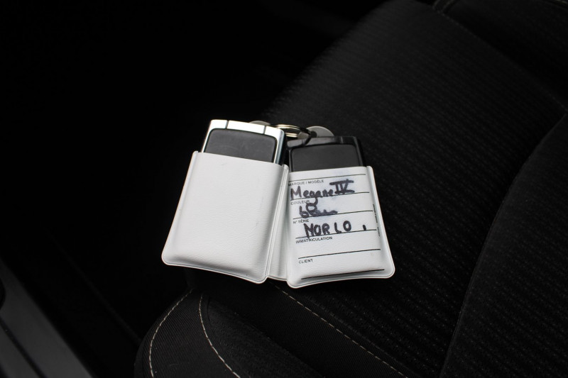 Photo 16 de l'offre de RENAULT MEGANE 4 BUSINESS 1L5 BLUE DCI 95 CV GPS 3D R-LINK ATTELAGE RE JA 17 USB RADAR RÃGULATEUR à 10990€ chez Bougel transactions