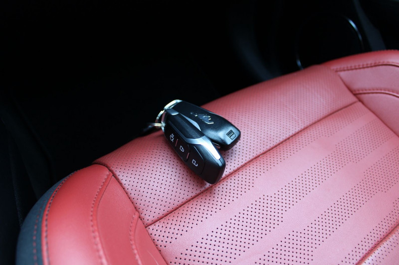 Photo 19 de l'offre de FORD MUSTANG CONVERTIBLE ECOBOOST 317 CV CABRIOLET GPS 3D CAMÃRA USB JA 19 PACK HIVER RÃGULATEUR FULL LED à 33990€ chez Bougel transactions