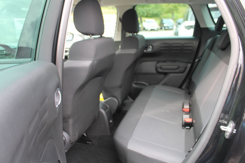 Photo 9 de l'offre de CITROEN C3 AIRCROSS II ESSENCE 110 SHINE MAX CAMÃRA GPS 3D CLIM AUTO GRIPP CONTROL JANTES ALU  USB  BV6 à 15200€ chez Bougel transactions