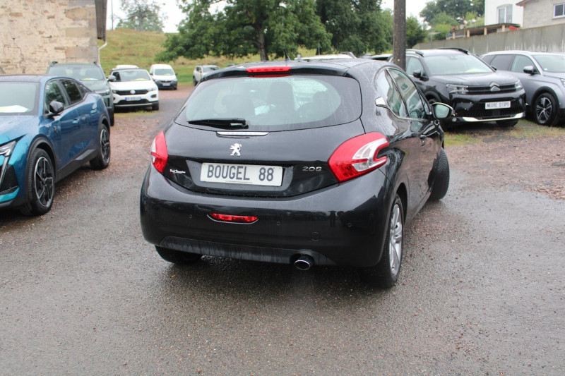 Photo 2 de l'offre de PEUGEOT 208 ALLURE 1L6 VTI 120 CV ÃCRAN TACTILE AUDIO USB JA 16 RADAR BLUETOOTH RÃGULATEUR à 6800€ chez Bougel transactions