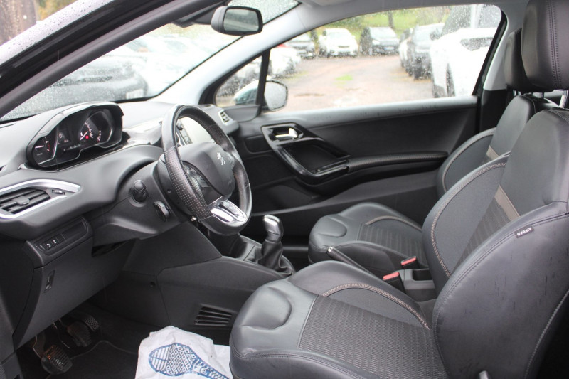 Photo 8 de l'offre de PEUGEOT 208 ALLURE 1L6 VTI 120 CV ÃCRAN TACTILE AUDIO USB JA 16 RADAR BLUETOOTH RÃGULATEUR à 6800€ chez Bougel transactions