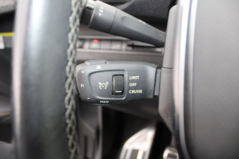 Photo 14 de l'offre de PEUGEOT 3008 PHASE 4 130 CV ROADTRIP GPS 3D CAMÃRA USB JA 18 I-COKPIT FULL LED BLUETOOTH RÃGULATEUR à 15900€ chez Bougel transactions