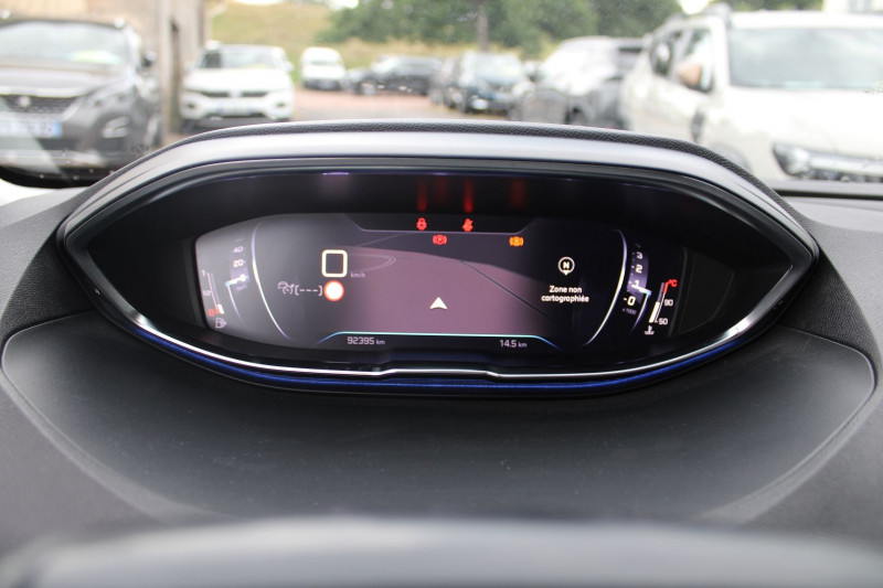 Photo 15 de l'offre de PEUGEOT 3008 PHASE 4 130 CV ROADTRIP GPS 3D CAMÃRA USB JA 18 I-COKPIT FULL LED BLUETOOTH RÃGULATEUR à 15900€ chez Bougel transactions