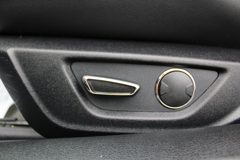 Photo 13 de l'offre de FORD MUSTANG CONVERTIBLE ECOBOOST 317 CV CABRIOLET GPS 3D CAMÃRA USB JA 19 PACK HIVER RÃGULATEUR FULL LED à 33990€ chez Bougel transactions